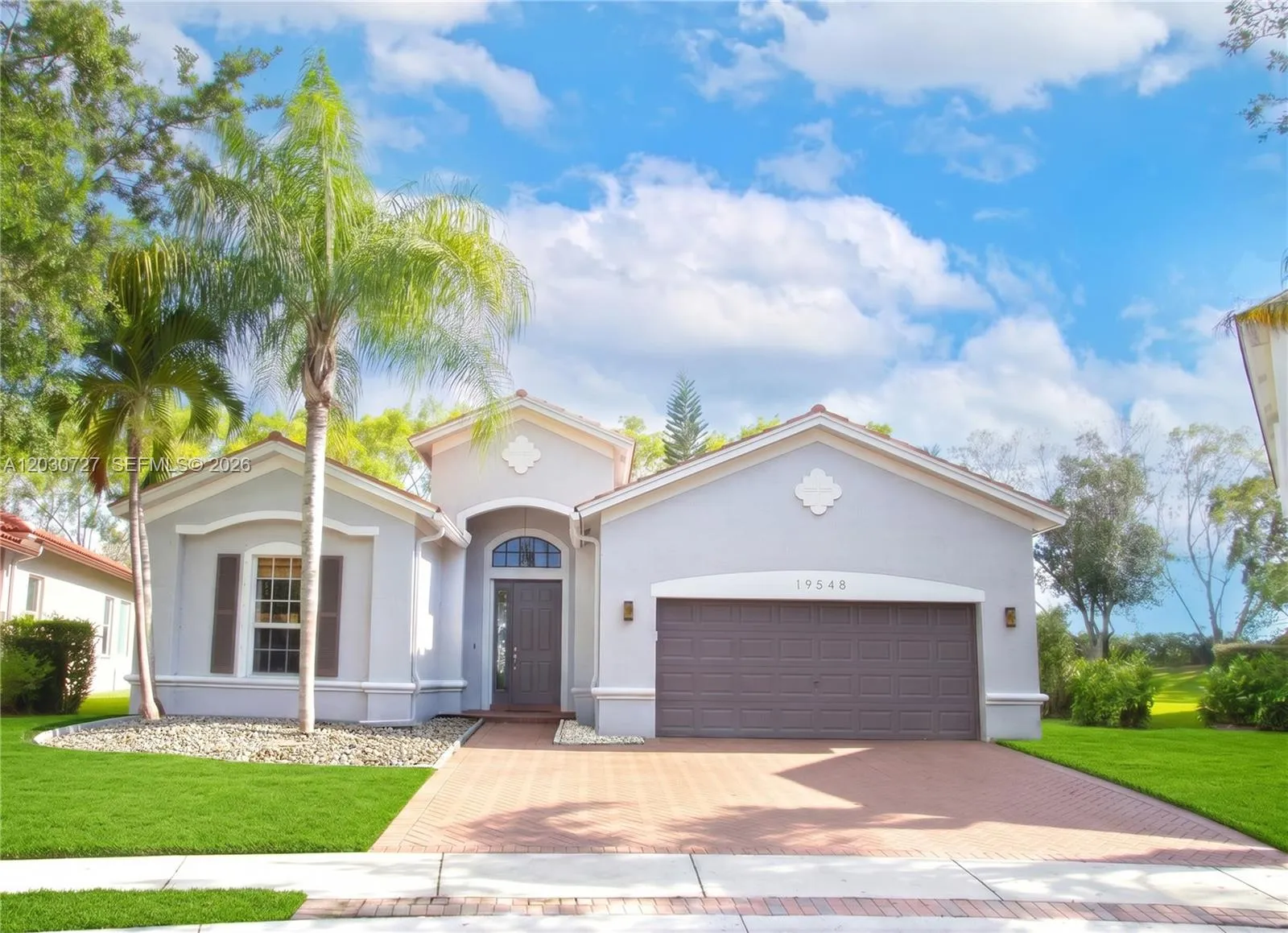 Foto de propiedad en 19548 S Whitewater Avenue, Weston, FL 33332 Weston con MLS# 