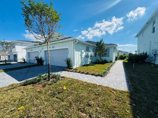 Foto de propiedad en 19552 Whispering Creek Road 1, Loxahatchee, FL 33470 Loxahatchee con MLS# 