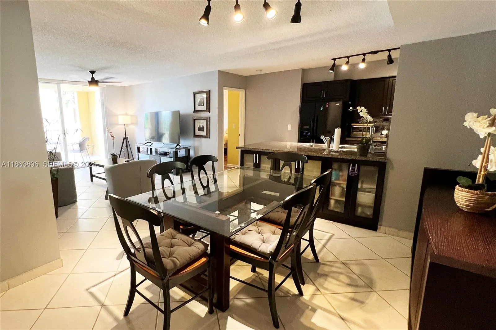 Foto de propiedad en 19555 E Country Club Drive 8305, Aventura, FL 33180 Aventura con MLS# 