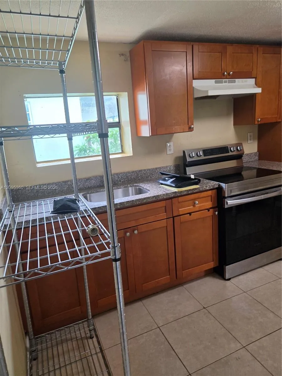En Renta 1957 NE 177th Street 1, North Miami Beach, FL 33162, North Miami Beach, FL 33162