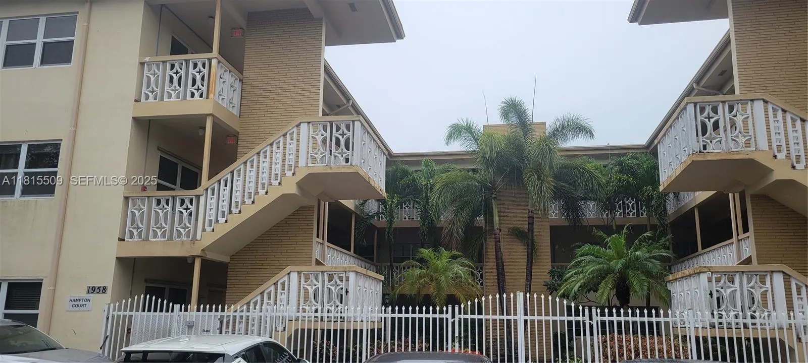 Foto de propiedad en 1958 Monroe Street 107, Hollywood, FL 33020 Hollywood con MLS# 