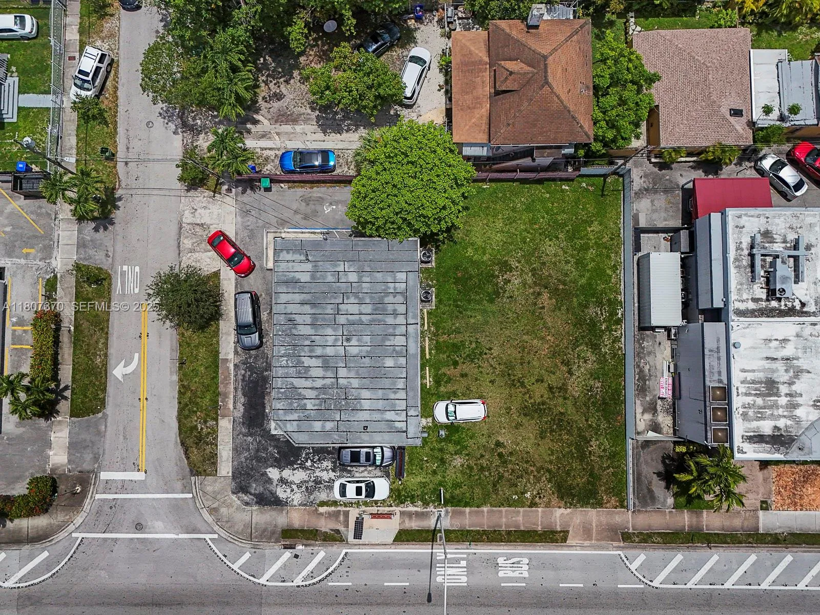 Foto de propiedad en 1959 SW 27th Avenue, Miami, FL 33145 Miami con MLS# 