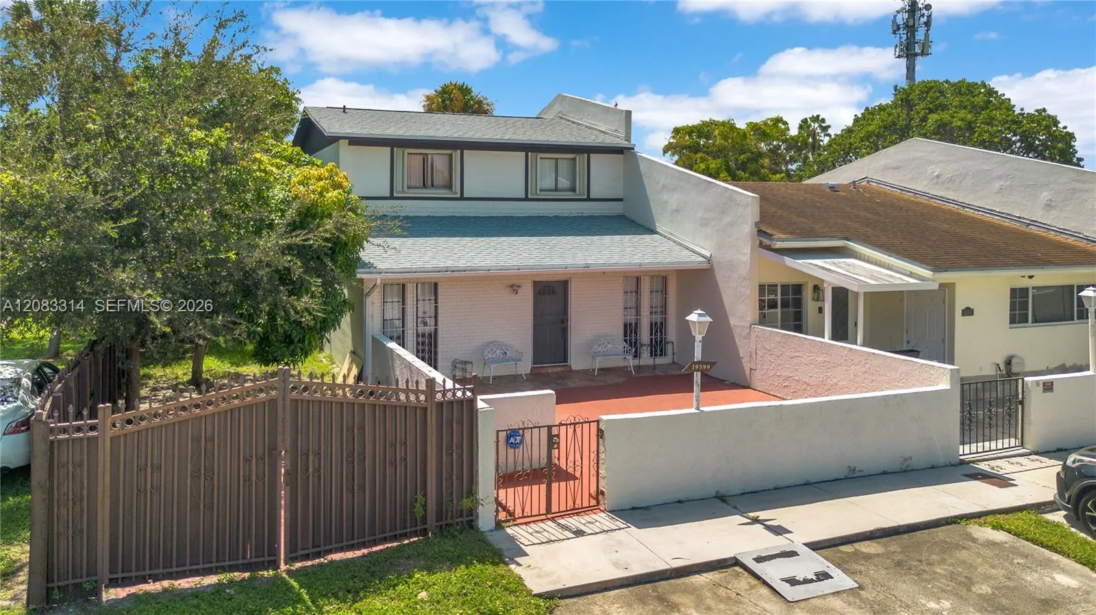 Foto de propiedad en 19599 NW 55th Cir Place, Miami Gardens, FL 33055 Miami Gardens con MLS# 
