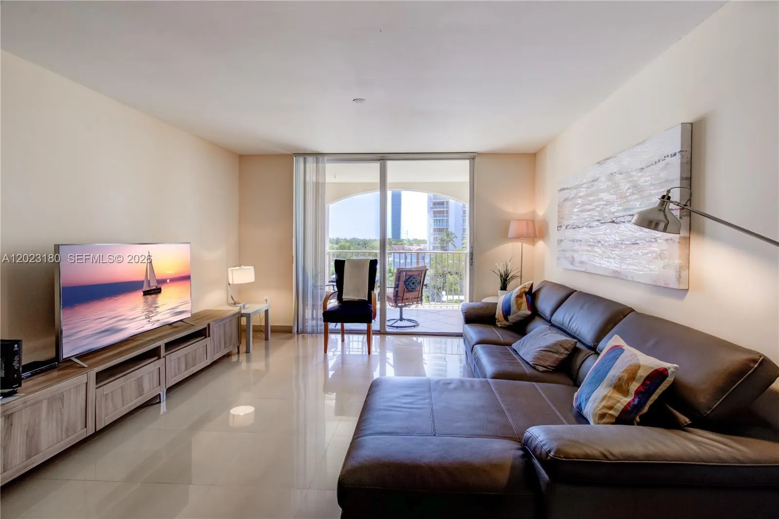 Foto de propiedad en 19601 E Country Club Drive 7606, Aventura, FL 33180 Aventura con MLS# 