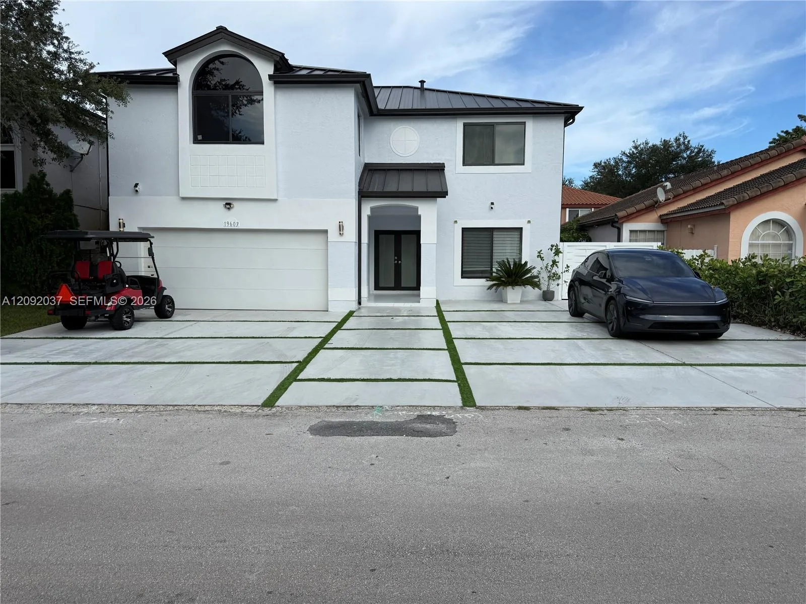 Foto de propiedad en 19603 NW 82nd Place, Hialeah, FL 33015 Hialeah con MLS# 