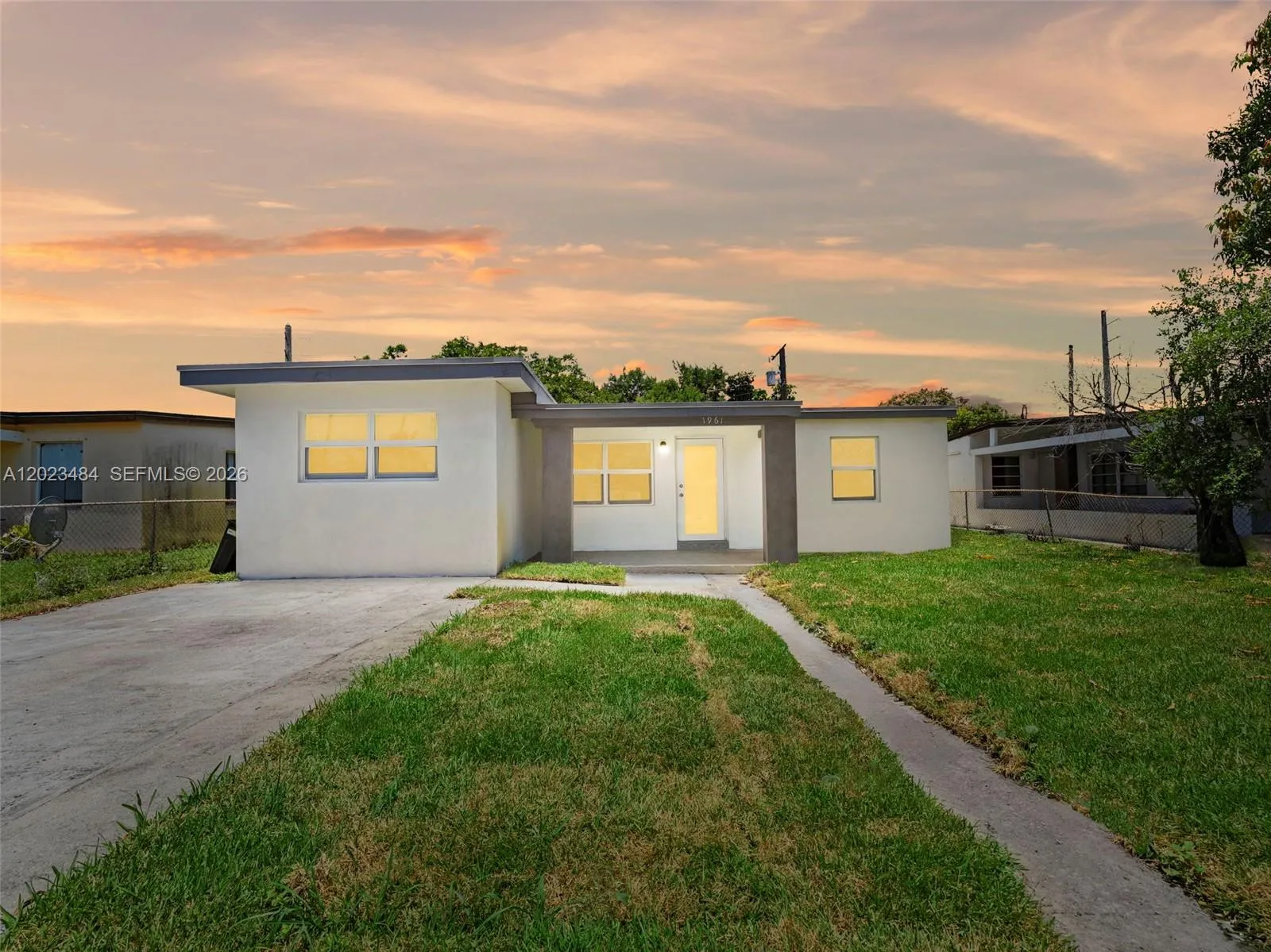 Foto de propiedad en 1961 Rutland Street, Opa-Locka, FL 33054 Opa-Locka con MLS# 