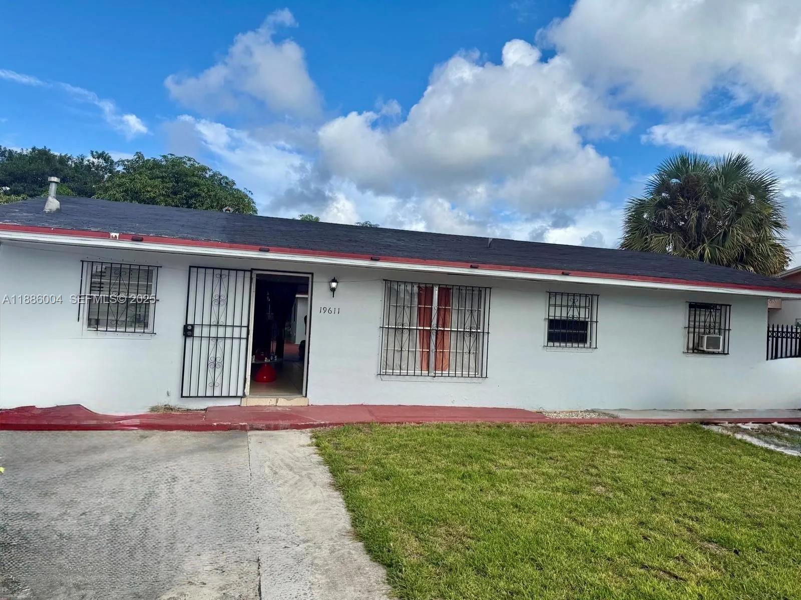 Foto de propiedad en 19611 NW 47th Avenue, Miami Gardens, FL 33055 Miami Gardens con MLS# 