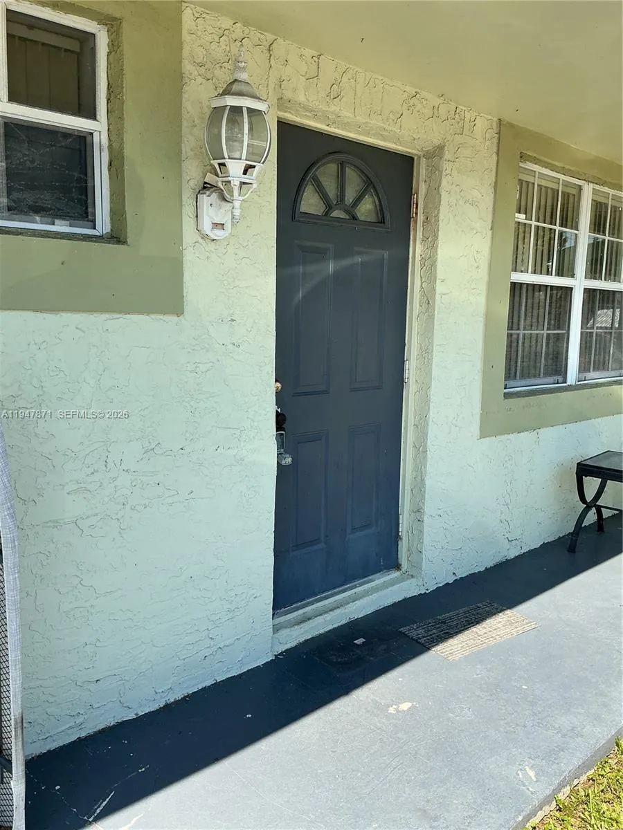Foto de propiedad en 1963 SW 70th Way, North Lauderdale, FL 33068 North Lauderdale con MLS# 