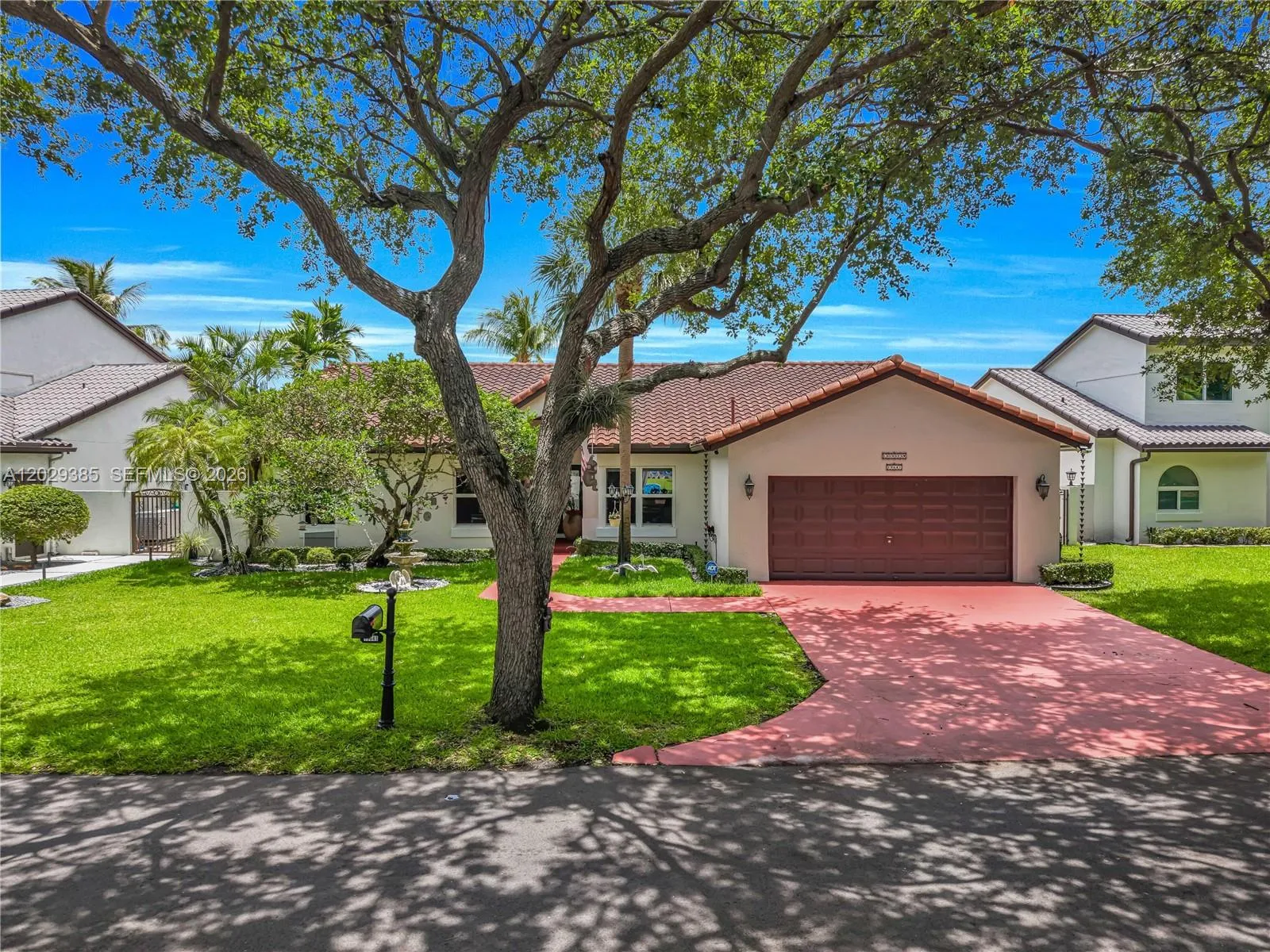 Foto de propiedad en 19641 NW 88th Avenue, Hialeah, FL 33018 Hialeah con MLS# 