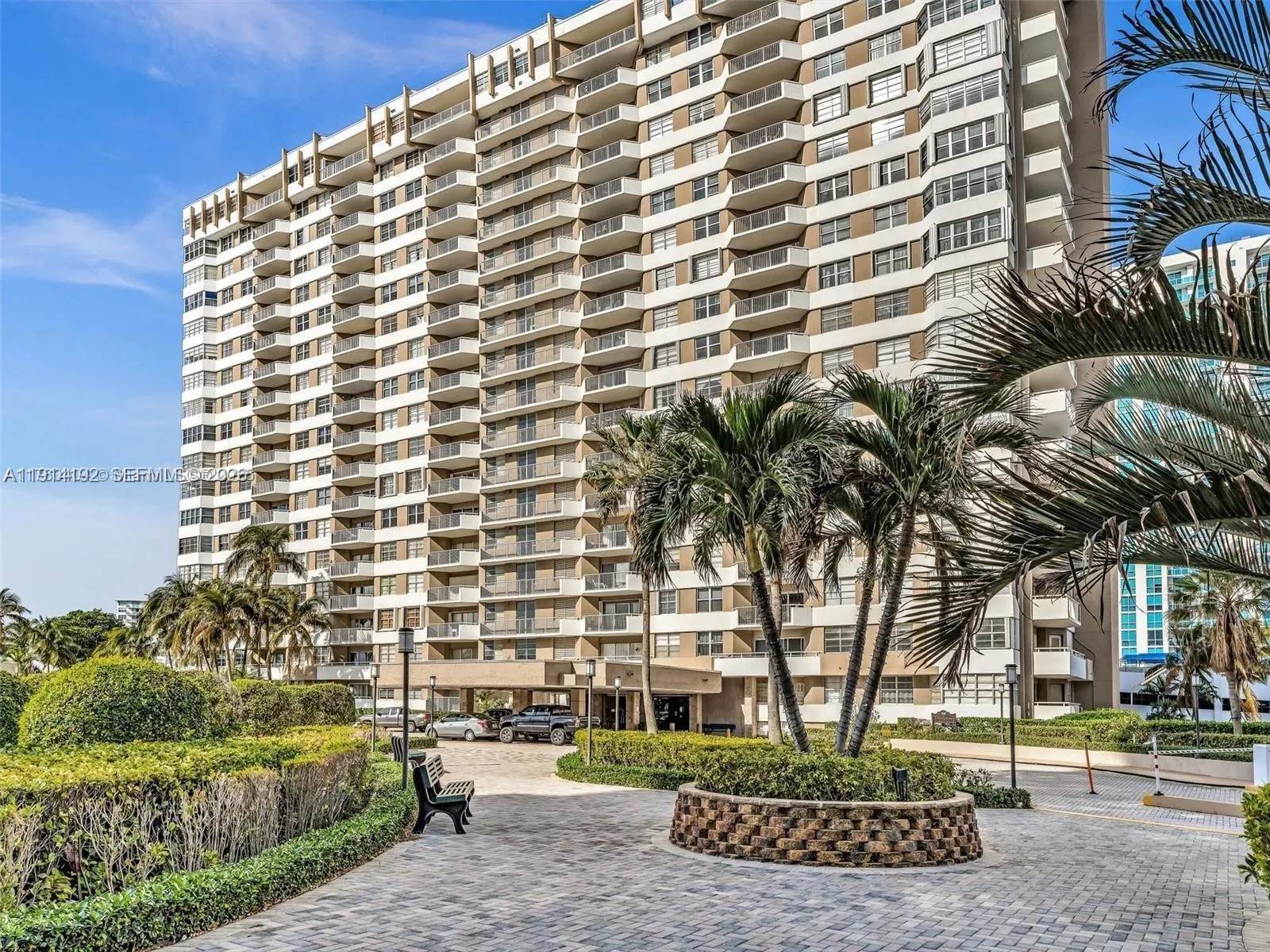 Foto de propiedad en 1965 S Ocean Drive 10 M, Hallandale Beach, FL 33009 Hallandale Beach con MLS#