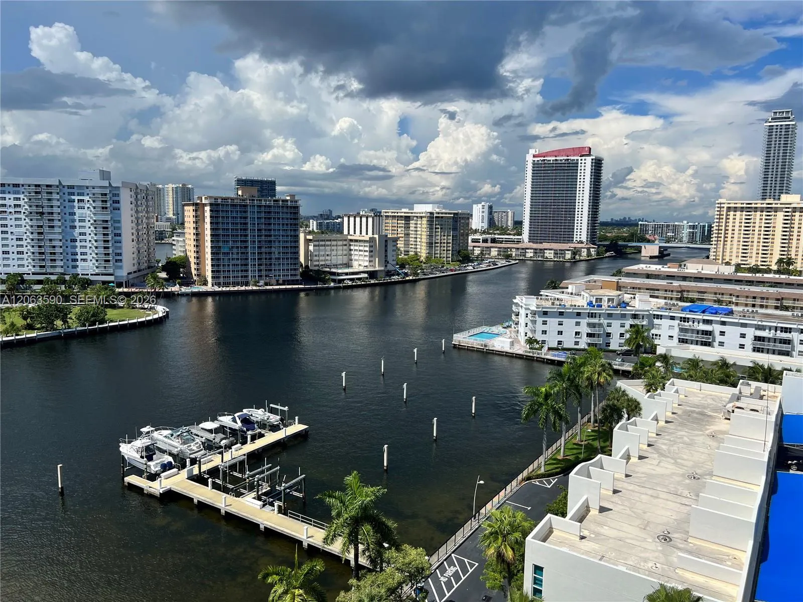 Foto de propiedad en 1965 S Ocean Drive 11H, Hallandale Beach, FL 33009 Hallandale Beach con MLS# 