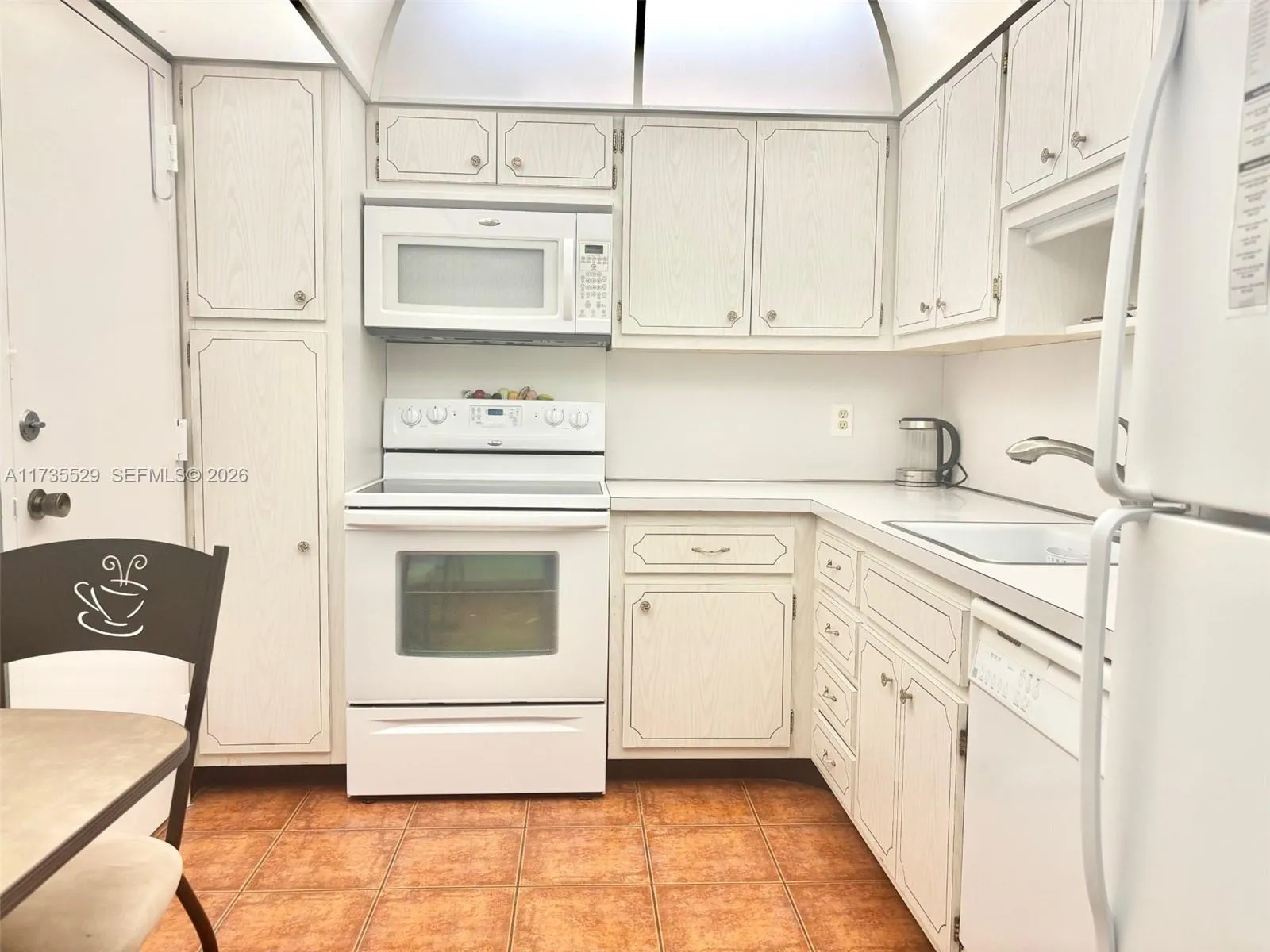 Foto de propiedad en 1965 S Ocean Drive 11N, Hallandale Beach, FL 33009 Hallandale Beach con MLS# 