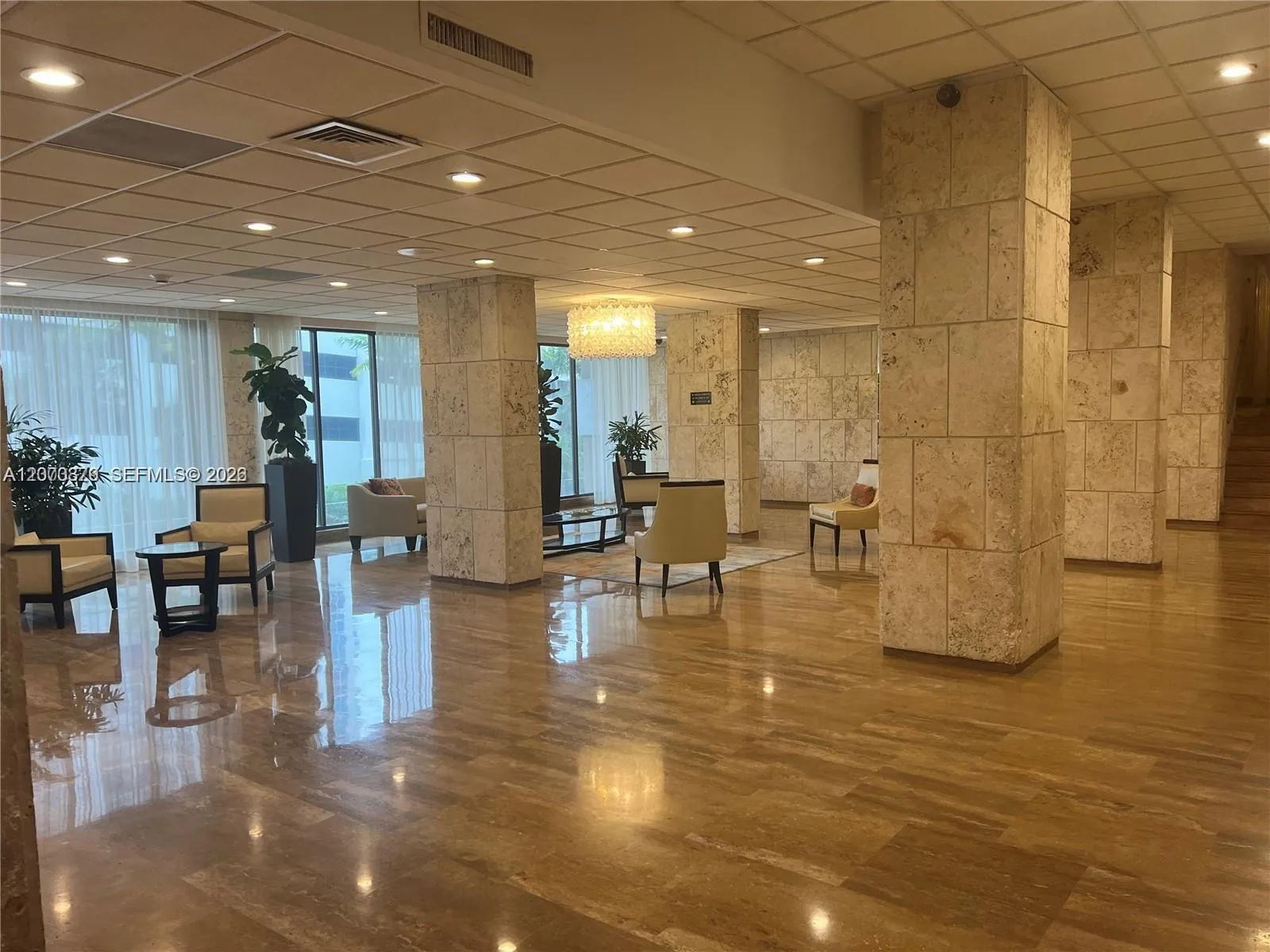 Foto de propiedad en 1965 S Ocean Drive 12C, Hallandale Beach, FL 33009 Hallandale Beach con MLS# 
