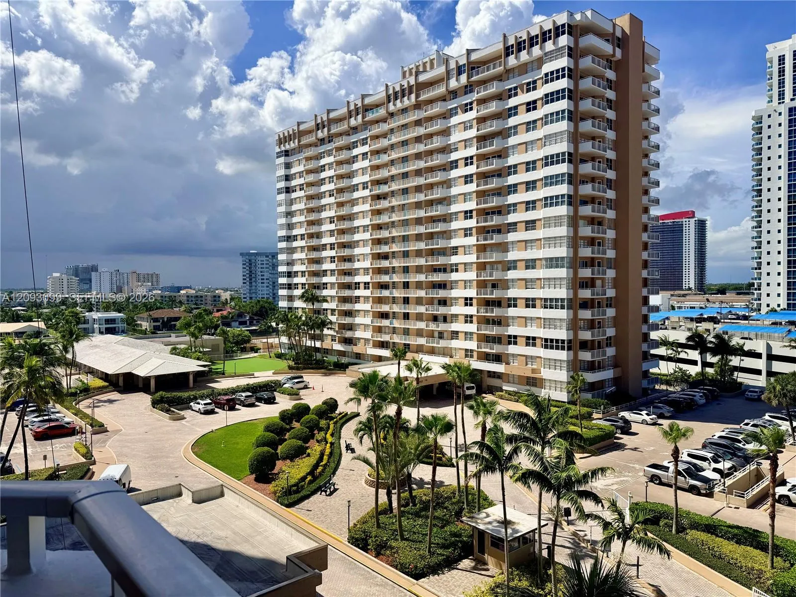 En Venta 1965 S Ocean Drive 18C, Hallandale Beach, FL 33009, Hallandale Beach, FL 33009
