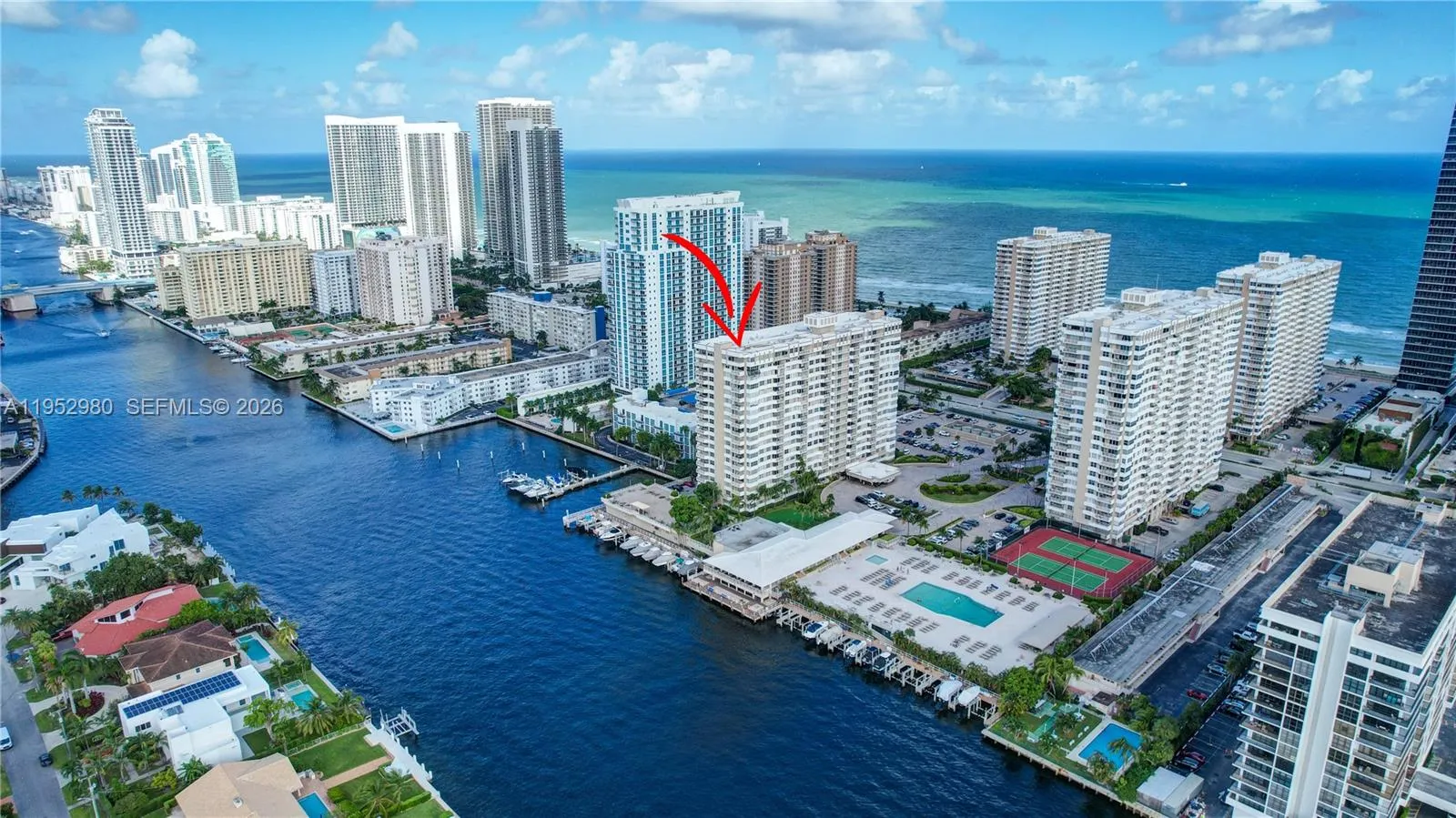 Foto de propiedad en 1965 S Ocean Drive 4S, Hallandale Beach, FL 33009 Hallandale Beach con MLS# 