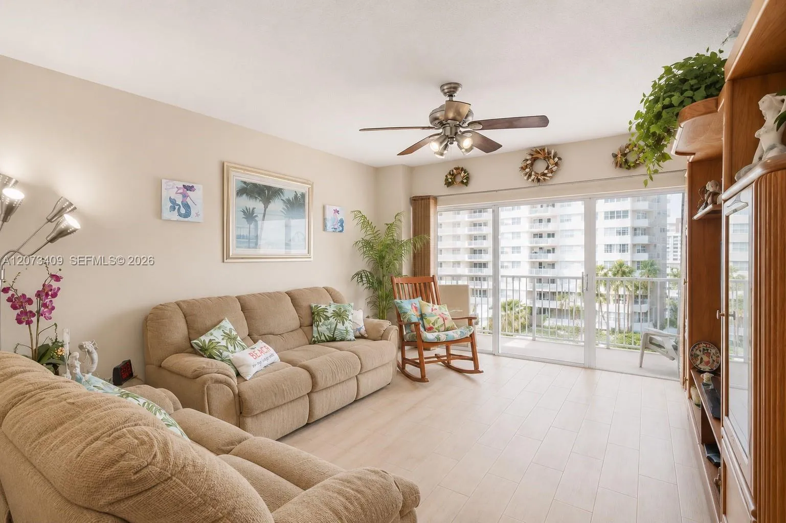 Foto de propiedad en 1965 S Ocean Drive 5E, Hallandale Beach, FL 33009 Hallandale Beach con MLS# 