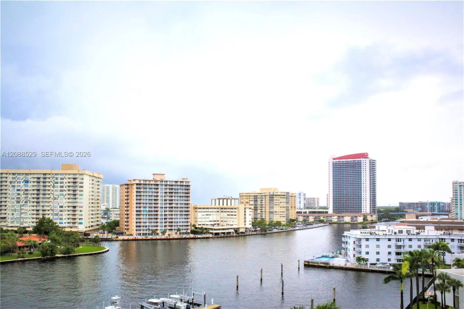 Foto de propiedad en 1965 S Ocean Drive 7A, Hallandale Beach, FL 33009 Hallandale Beach con MLS#