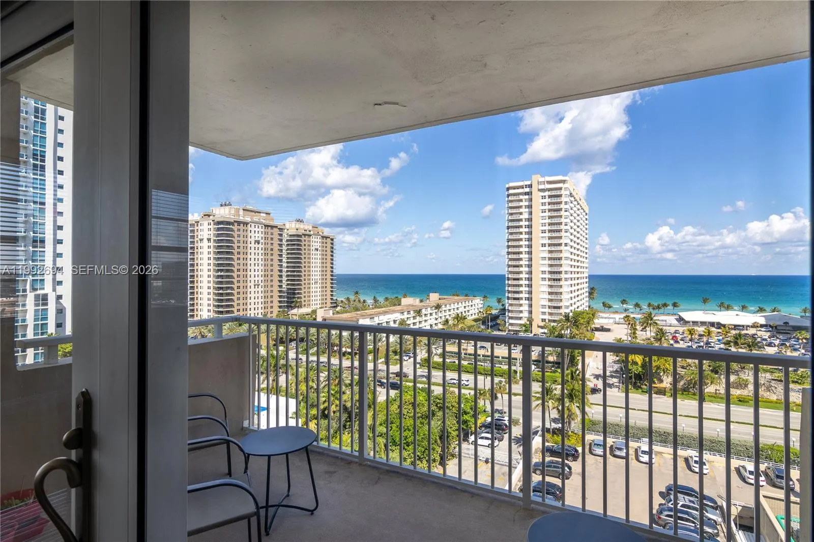 Foto de propiedad en 1965 S Ocean Drive 9F, Hallandale Beach, FL 33009 Hallandale Beach con MLS# 