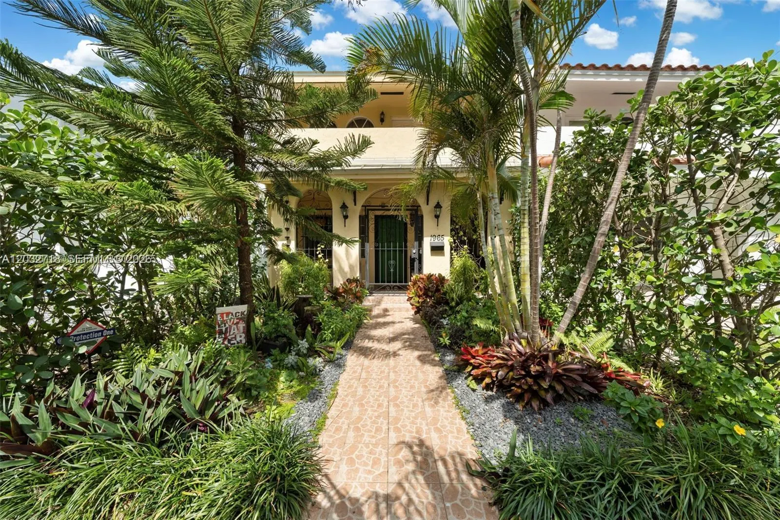 Foto de propiedad en 1965 Sans Souci Boulevard 0, North Miami, FL 33181 North Miami con MLS# 