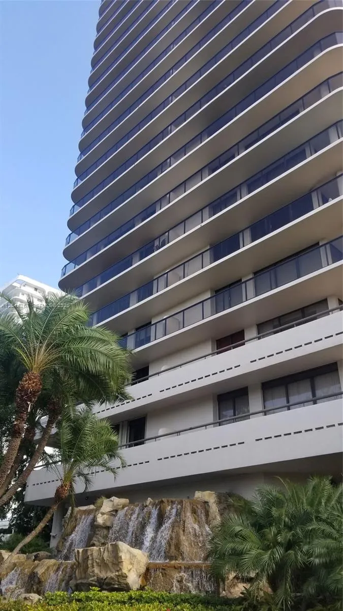 Foto de propiedad en 19667 Turnberry Way 12B, Aventura, FL 33180 Aventura con MLS# 
