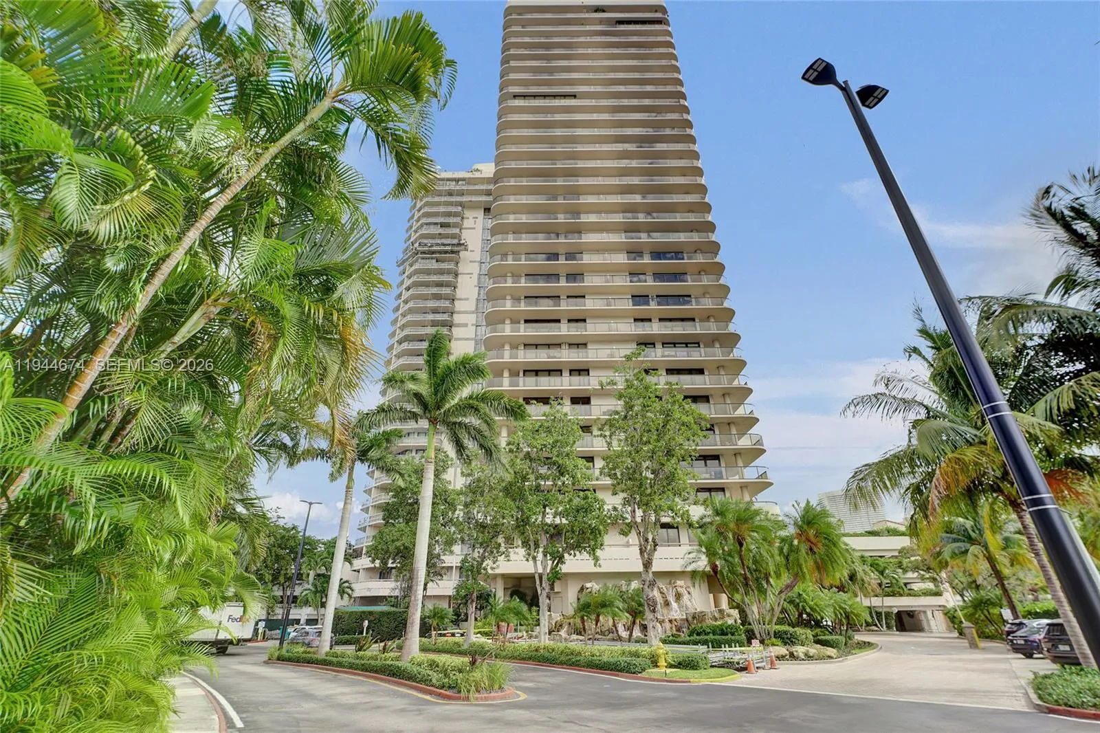 Foto de propiedad en 19667 Turnberry Way 12F, Aventura, FL 33180 Aventura con MLS# 