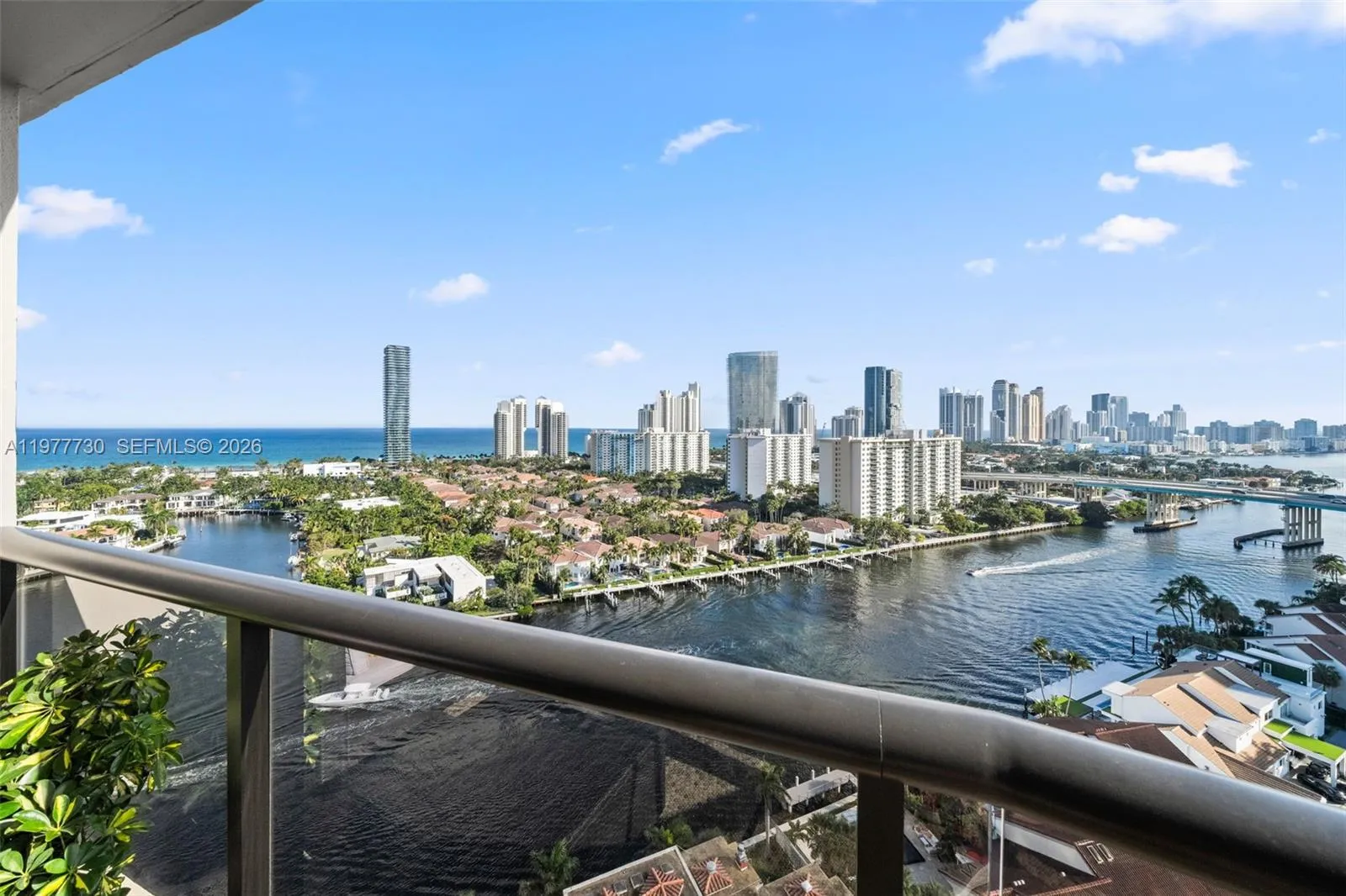Foto de propiedad en 19667 Turnberry Way 20B, Aventura, FL 33180 Aventura con MLS# 