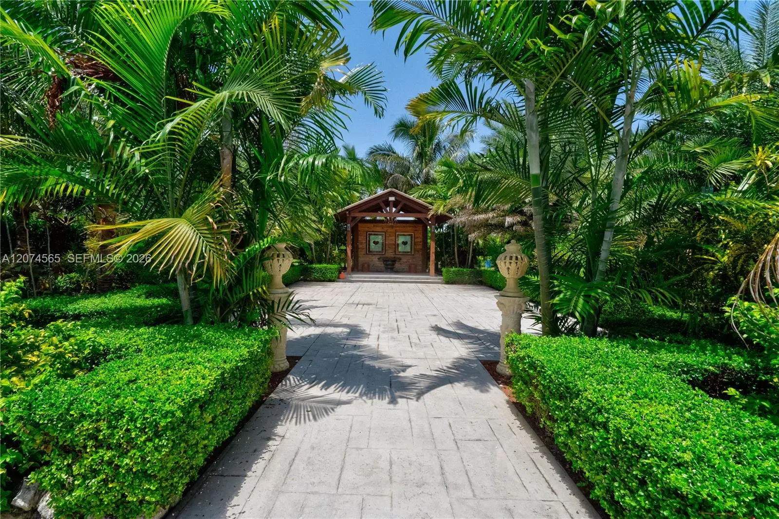 Foto de propiedad en 196xx SW 168, Homestead, FL 33187 Homestead con MLS# 