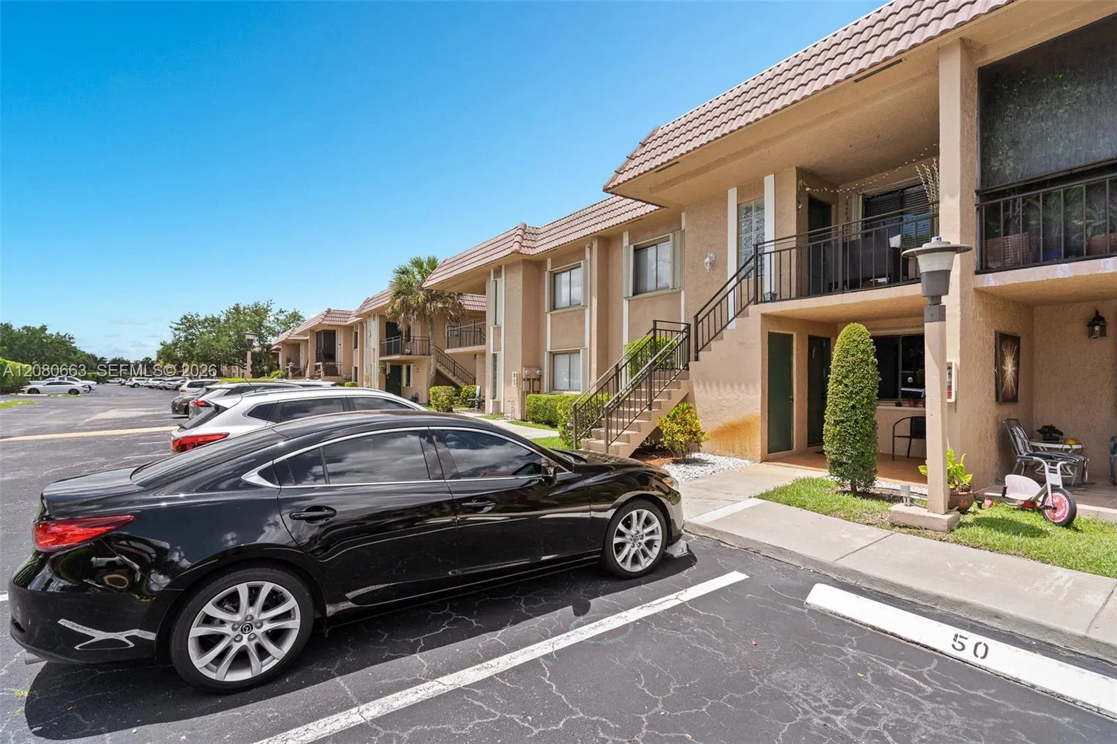 Foto de propiedad en 197 Lakeview Drive 102, Weston, FL 33326 Weston con MLS# 