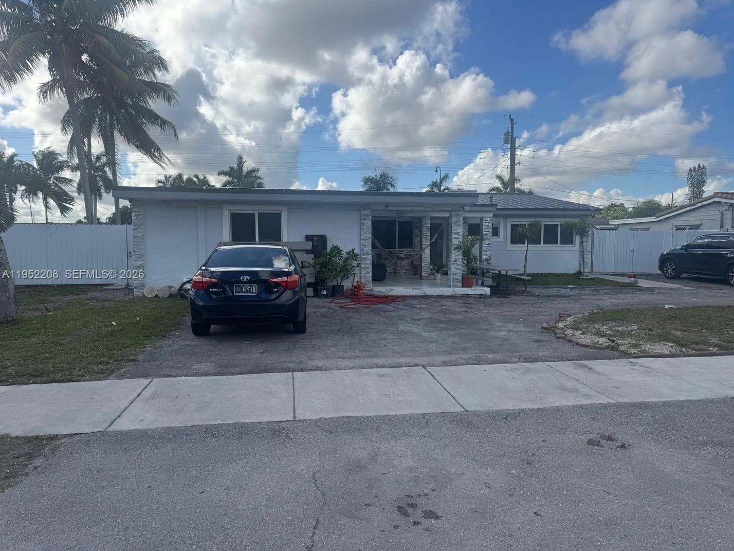 Foto de propiedad en 19700 NW 6th Place, Miami Gardens, FL 33169 Miami Gardens con MLS# 