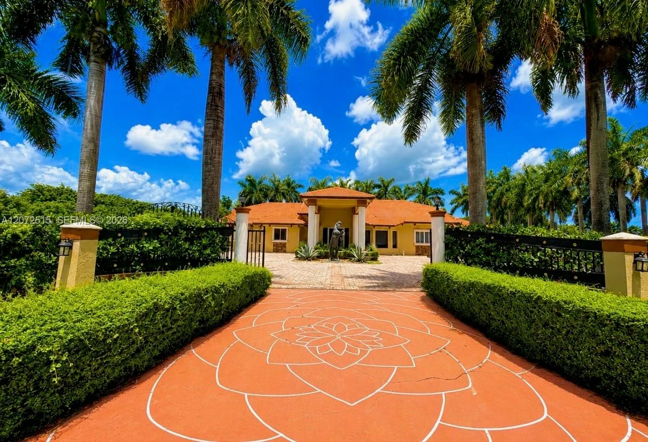 Foto de propiedad en 19701 SW 197th Avenue, Miami, FL 33187 Miami con MLS# 