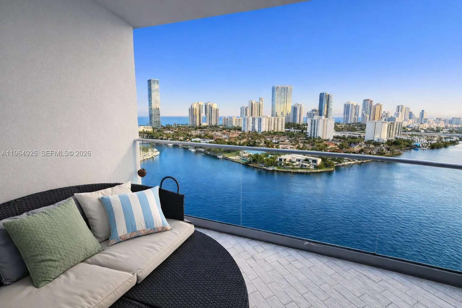 Foto de propiedad en 19707 Turnberry Way 20G, Aventura, FL 33180 Aventura con MLS# 