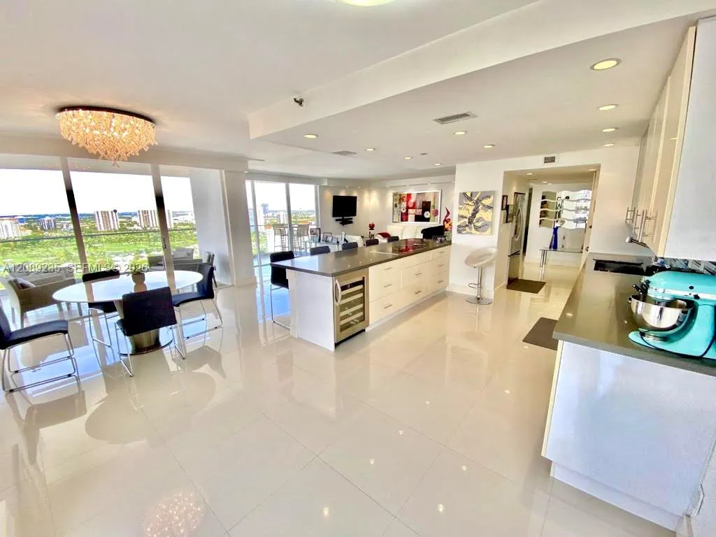 En Renta 19707 Turnberry Way 27D, Aventura, FL 33180, Aventura, FL 33180