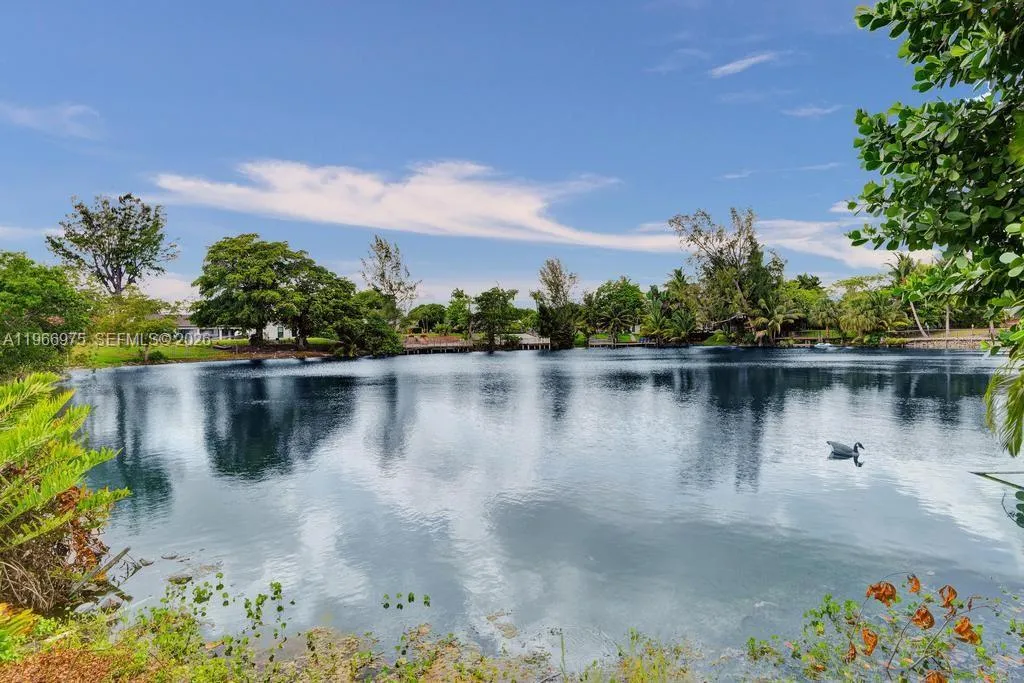 En Venta 19710 NE 23rd Avenue, Miami, FL 33180, Miami, FL 33180
