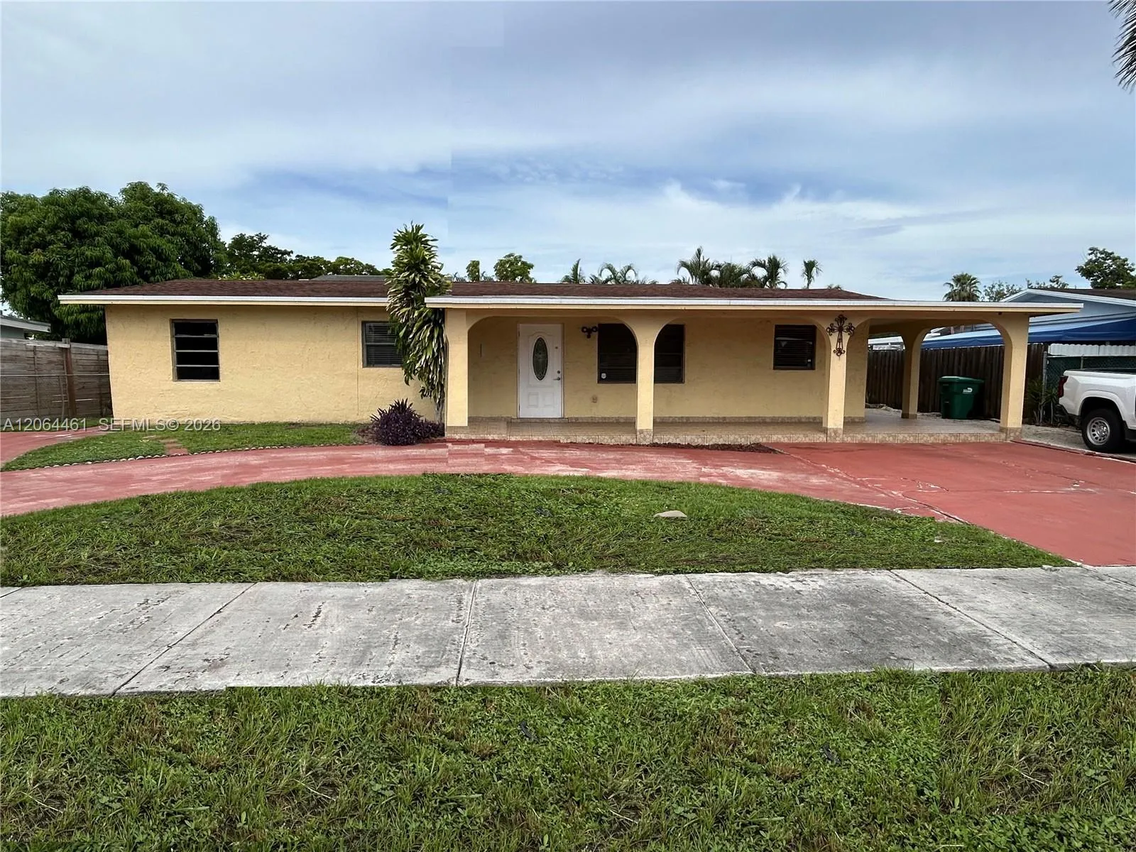 Foto de propiedad en 19710 NW 51st Avenue, Miami Gardens, FL 33055 Miami Gardens con MLS# 