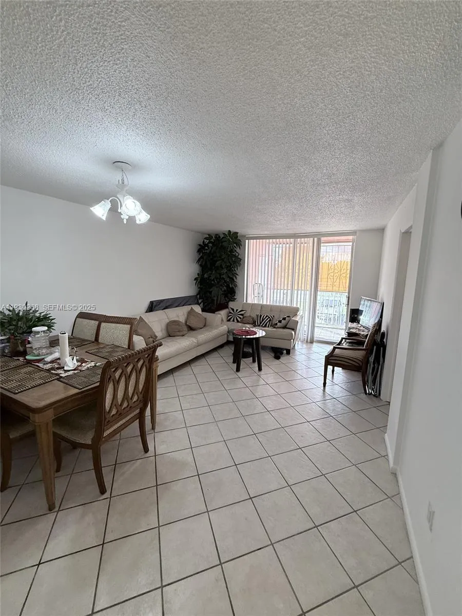 Foto de propiedad en 19715 SW 114th Avenue 258, Miami, FL 33157 Miami con MLS# 