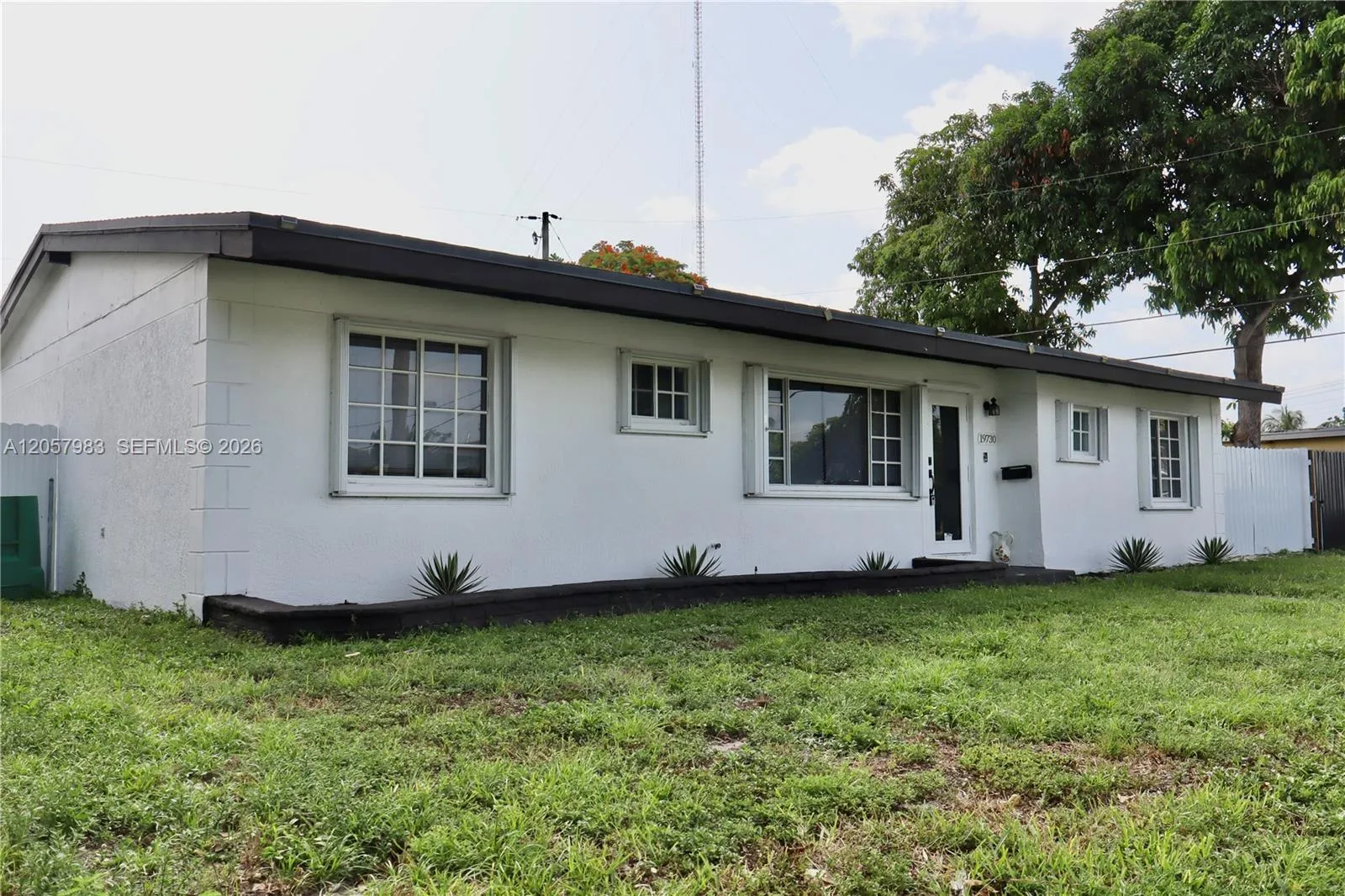 Foto de propiedad en 19730 NW 3rd Court, Miami Gardens, FL 33169 Miami Gardens con MLS# 