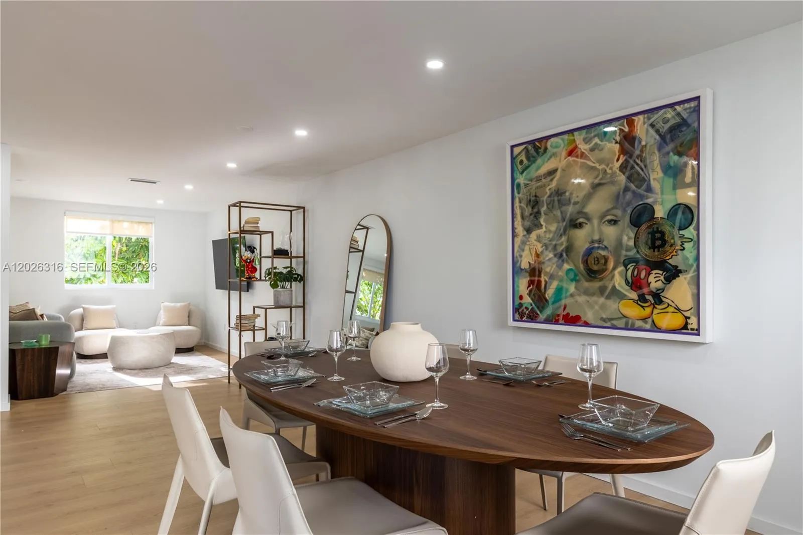Foto de propiedad en 1975 Calais Drive 4, Miami Beach, FL 33141 Miami Beach con MLS# 