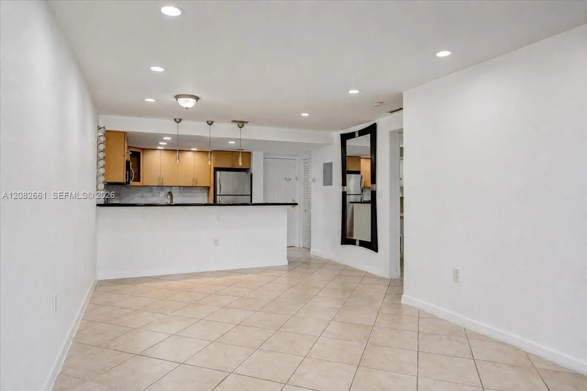Foto de propiedad en 1975 Normandy Drive 303, Miami Beach, FL 33141 Miami Beach con MLS# 