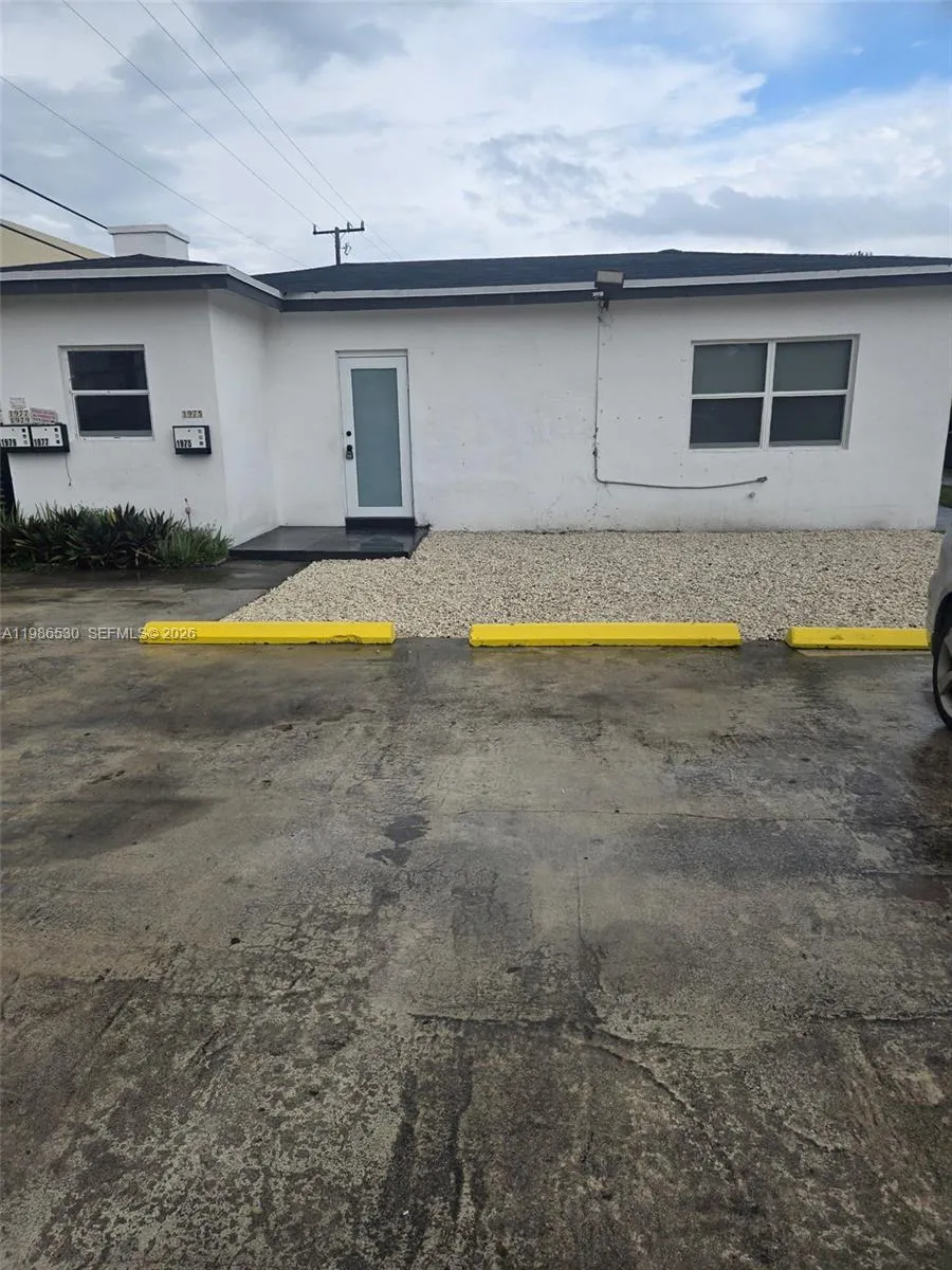 Foto de propiedad en 1975 NW 24th Court, Miami, FL 33125 Miami con MLS# 