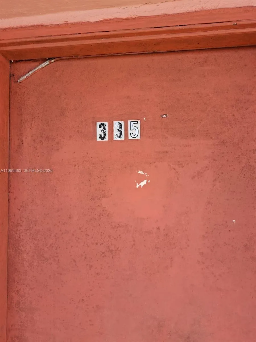 Foto de propiedad en 19791 SW 114th Avenue 335, Miami, FL 33157 Miami con MLS# 