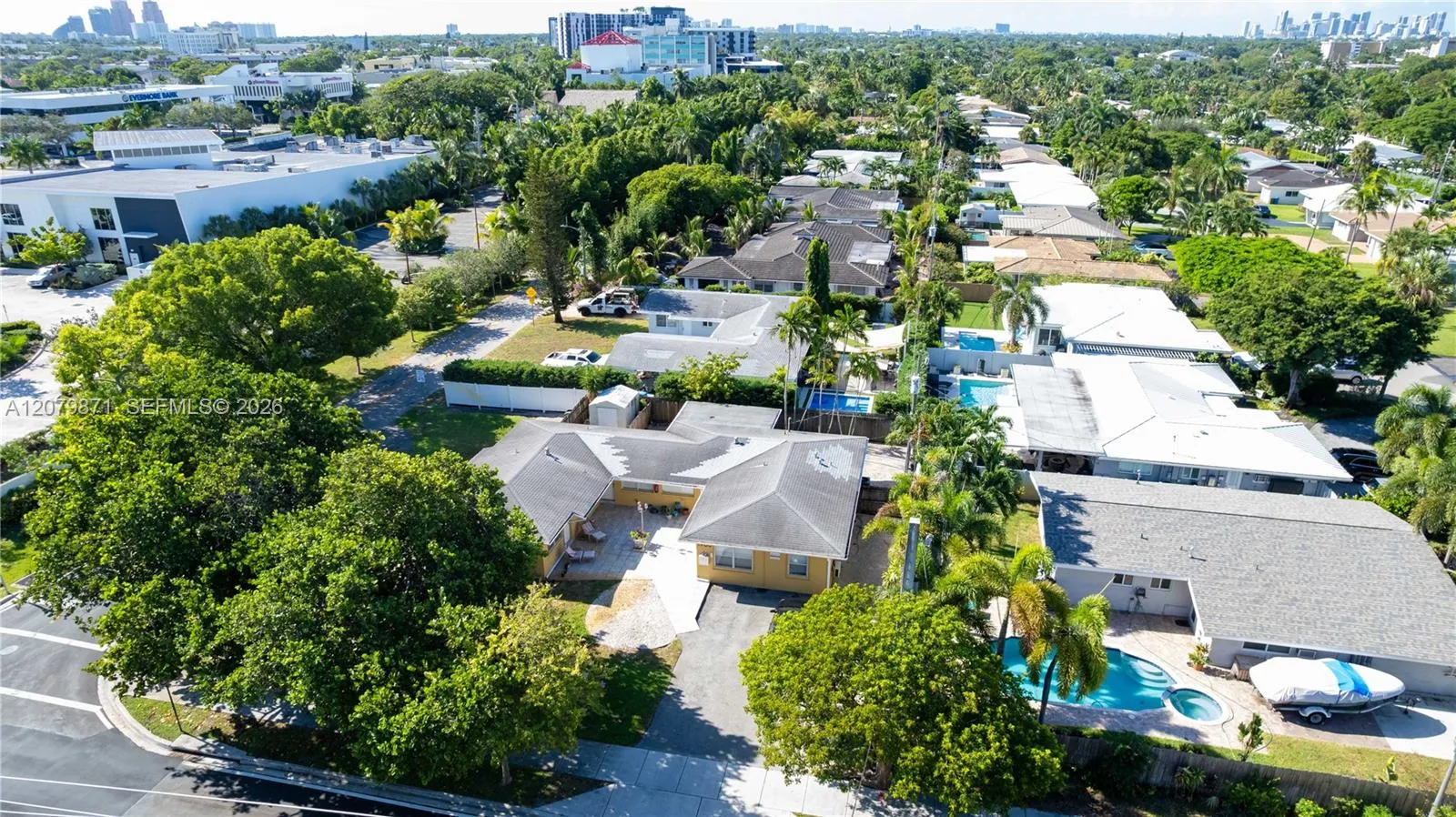 Foto de propiedad en 1980 NE 38th Street 3, Oakland Park, FL 33308 Oakland Park con MLS# 