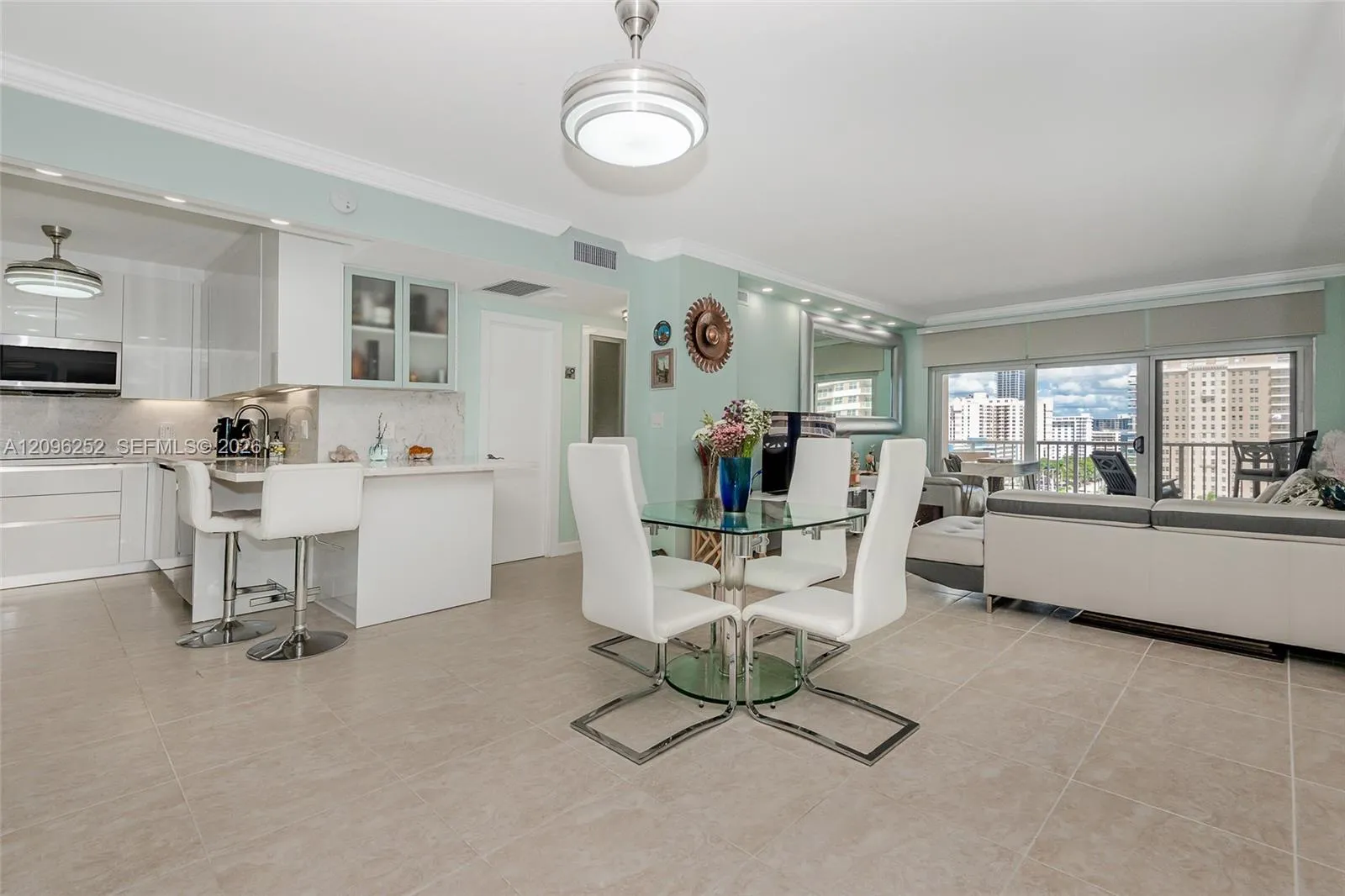 En Renta 1980 S Ocean Drive 11K, Hallandale Beach, FL 33009, Hallandale Beach, FL 33009