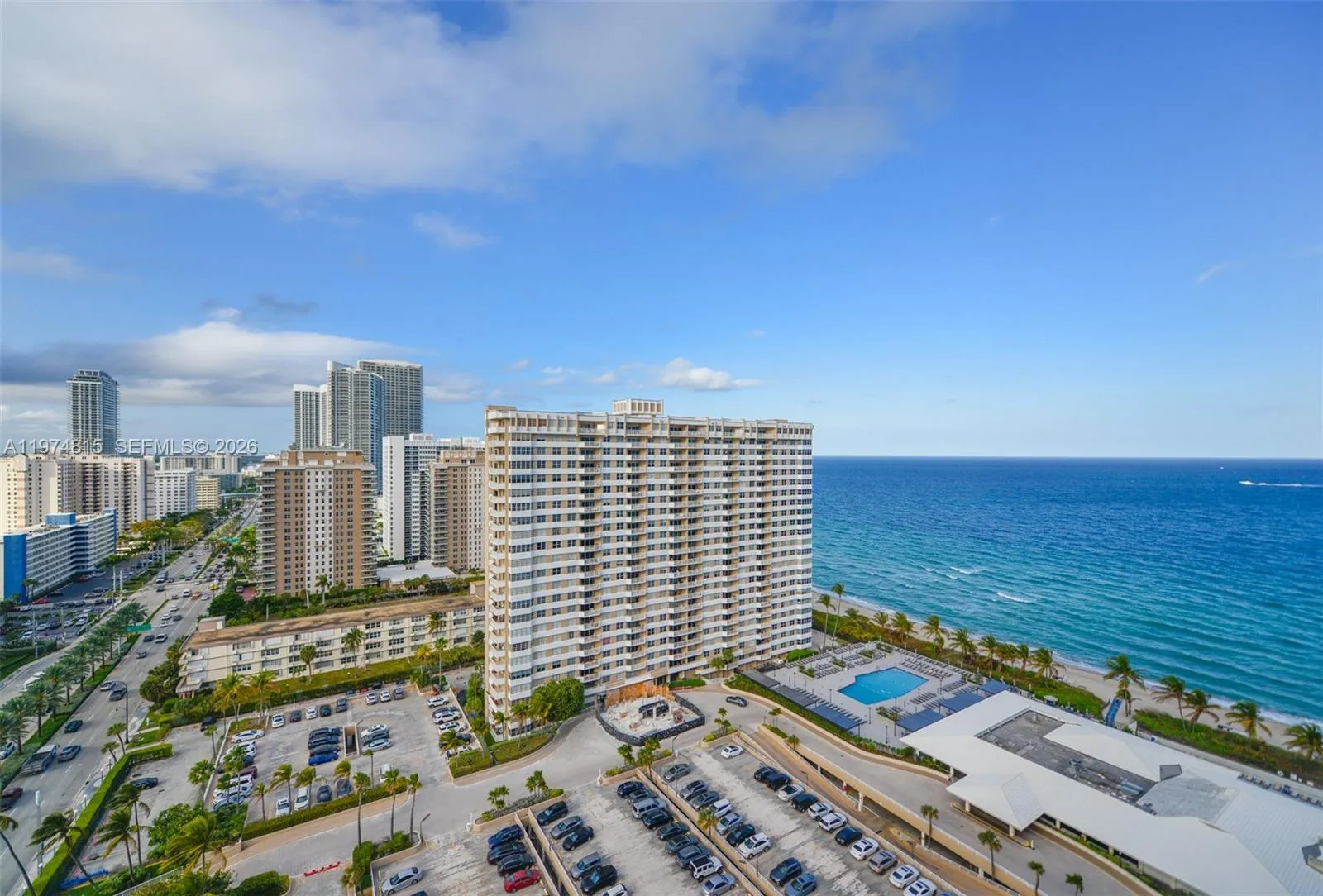 Foto de propiedad en 1980 S Ocean Drive 21M, Hallandale Beach, FL 33009 Hallandale Beach con MLS# 