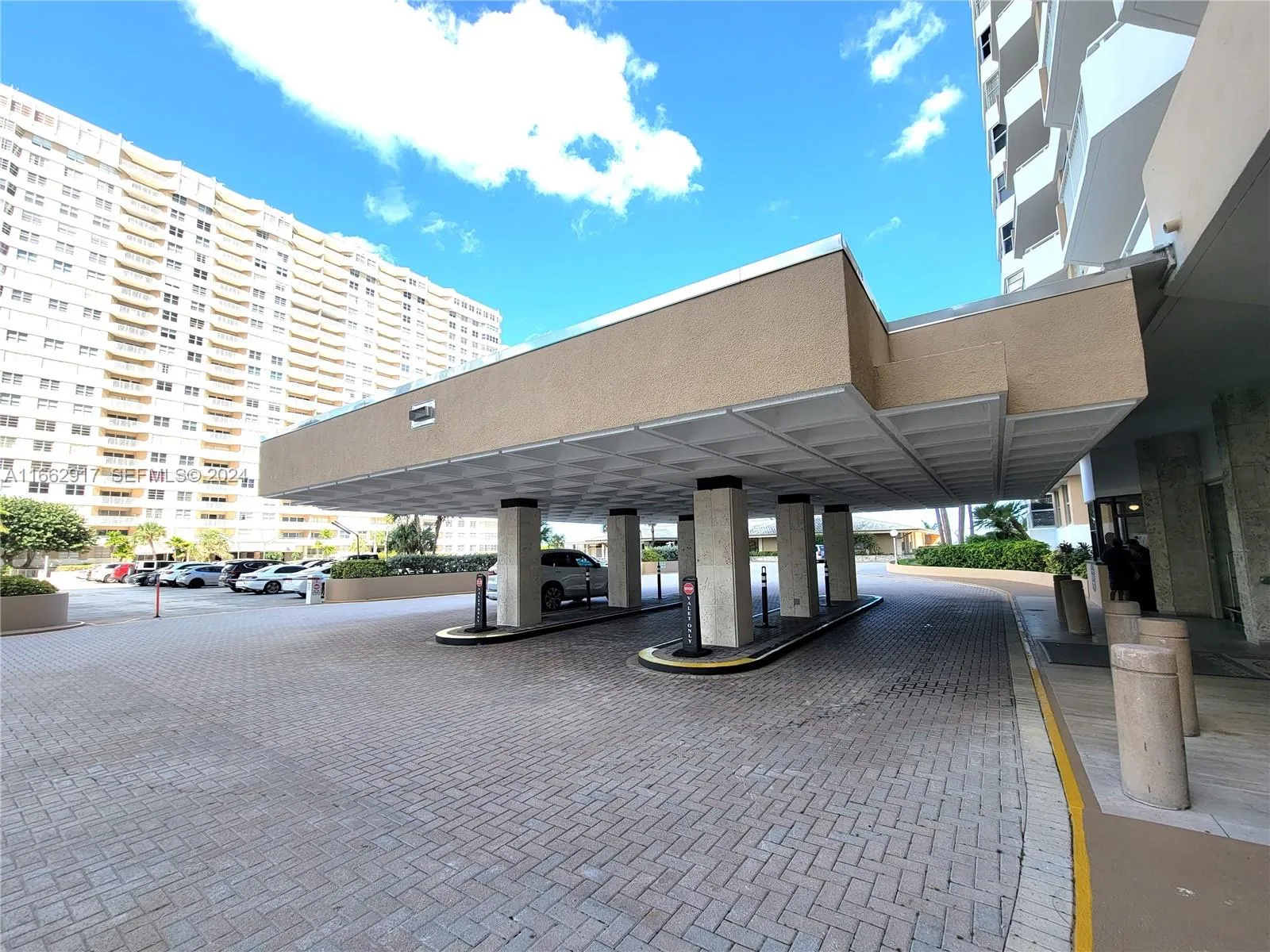 Foto de propiedad en 1980 S Ocean Drive 2C, Hallandale Beach, FL 33009 Hallandale Beach con MLS# 
