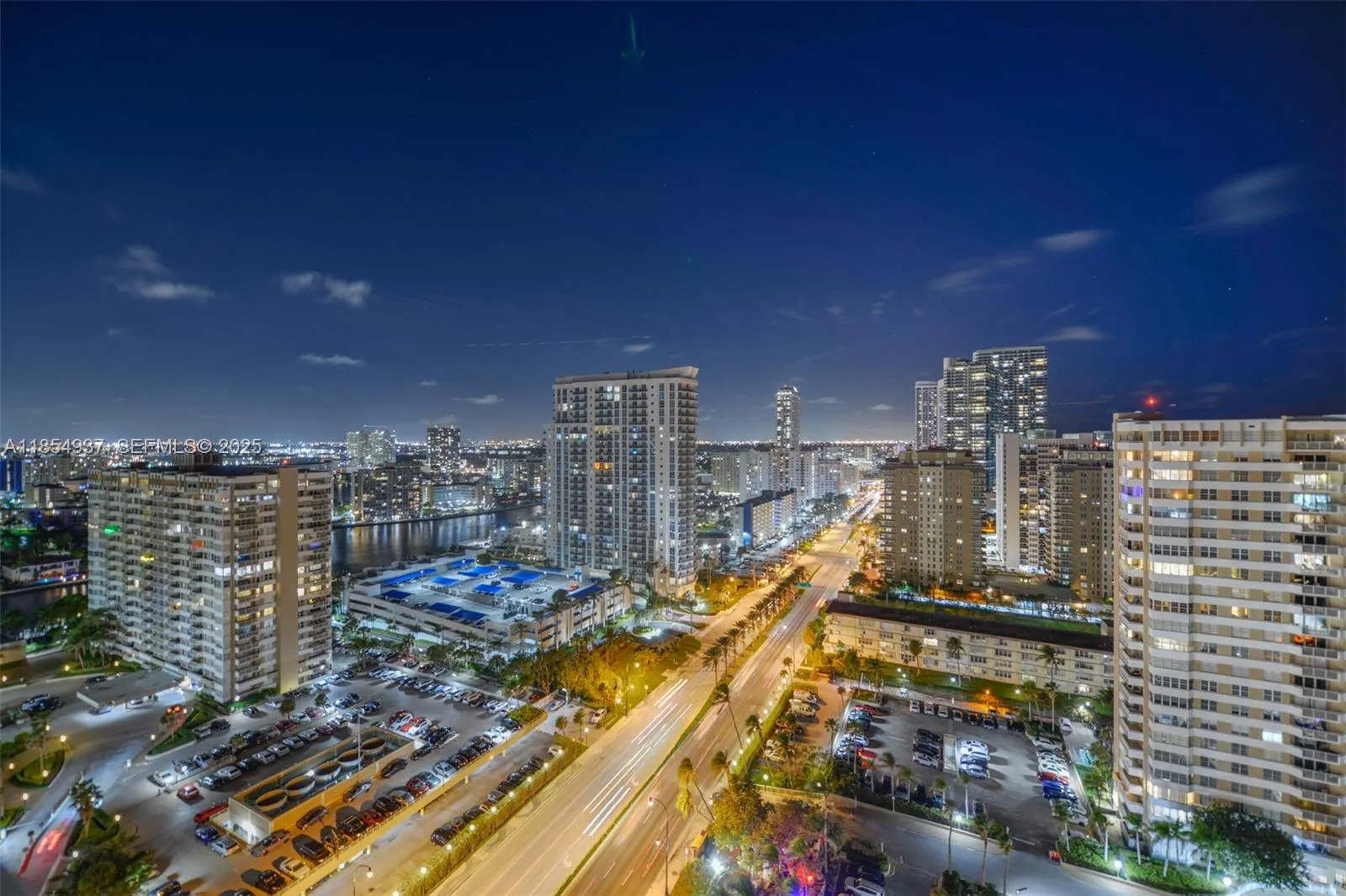 Foto de propiedad en 1980 S Ocean Drive PHM, Hallandale Beach, FL 33009 Hallandale Beach con MLS# 