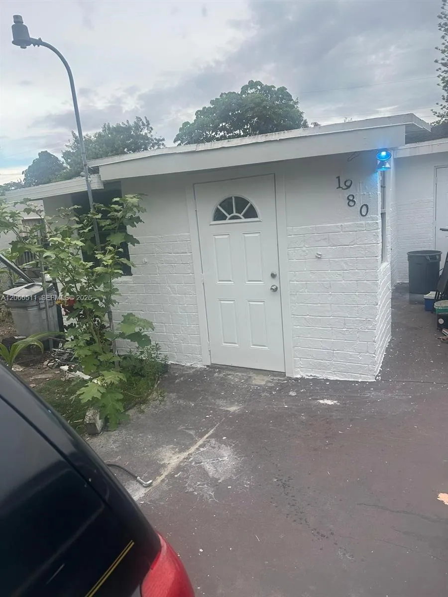 Foto de propiedad en 1980 Service Road, Opa-Locka, FL 33054 Opa-Locka con MLS# 