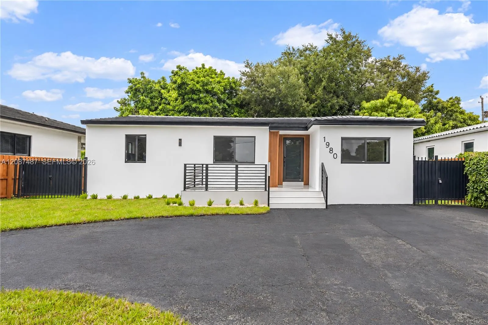 En Venta 1980 SW 32nd Avenue, Miami, FL 33145, Miami, FL 33145