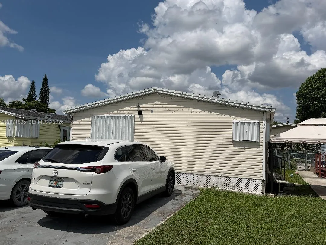 Foto de propiedad en 19800 SW 180th Avenue 131, Miami, FL 33187 Miami con MLS# 