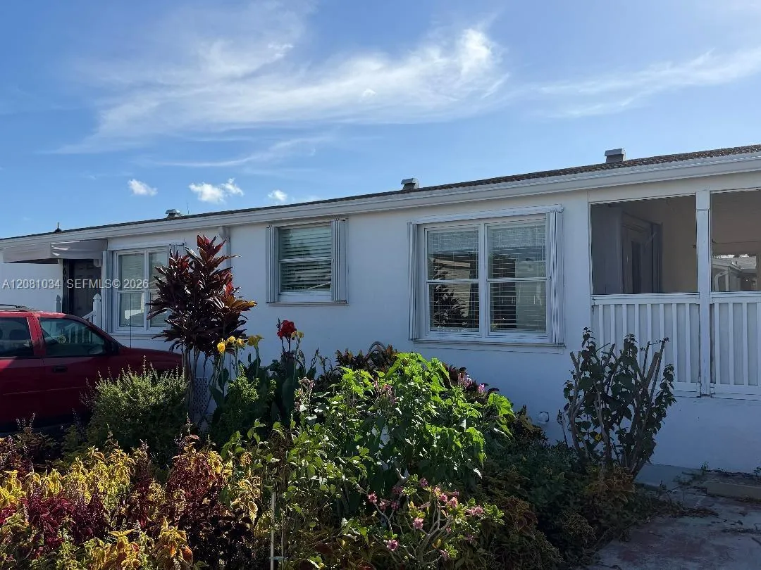 Foto de propiedad en 19800 SW 180th Avenue 569, Miami, FL 33187 Miami con MLS# 
