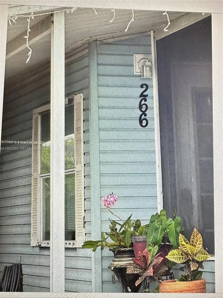 Foto de propiedad en 19800 SW 180th Avenue Lot 266, Miami, FL 33187 Miami con MLS# 